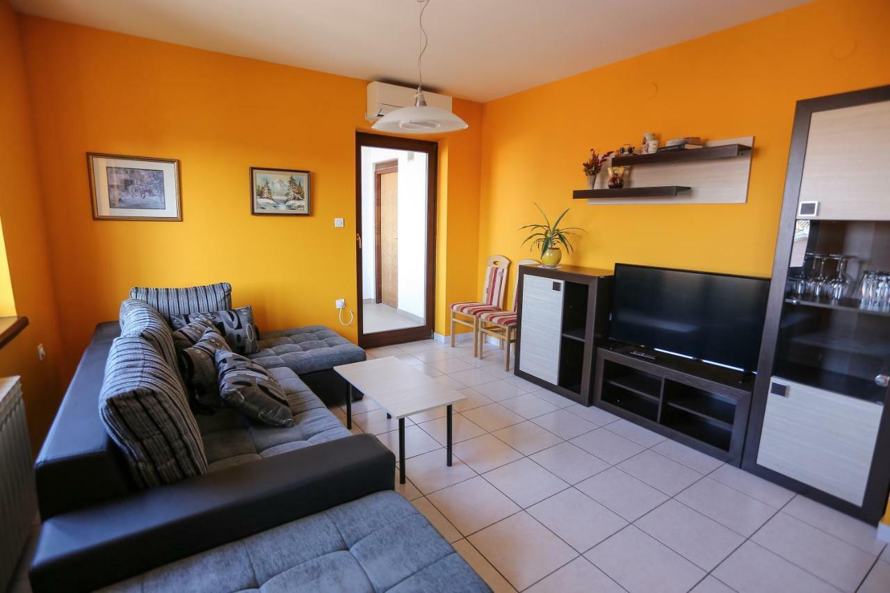 Sunny Place Apartment *